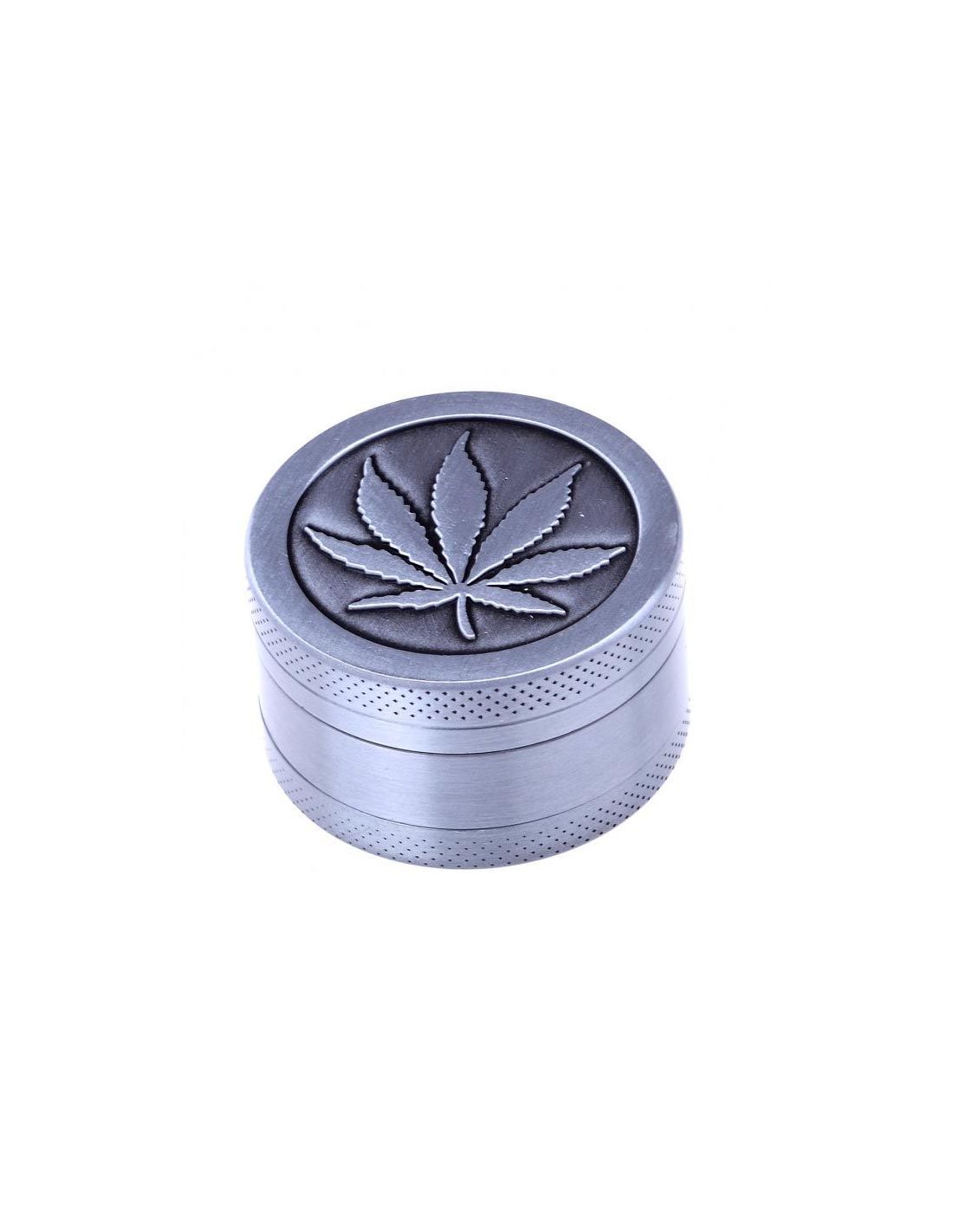 Grinder para marihuana con hoja de cannabis grabada.